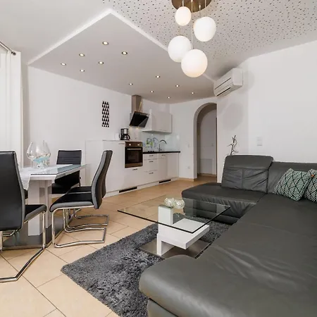 Panorama Apartment *