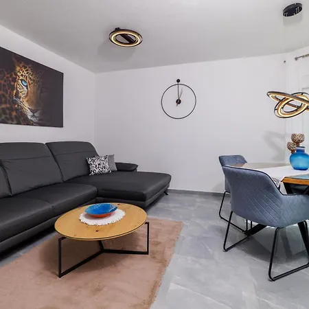 Apartment Panorama *