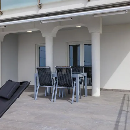 Panorama Apartment *
